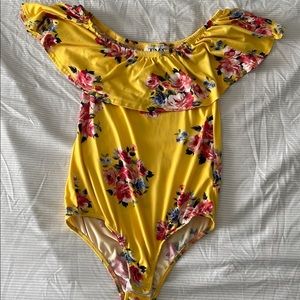Off the shoulder bodysuit🌺